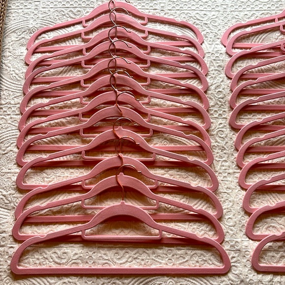 Pink velvet and rose gold hangers 24 pack - Picture 6 of 7